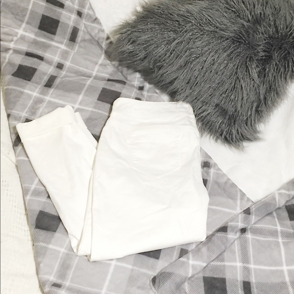 Fall/Winter White Straight Leg Soft Women’s Jeans - Picture 4 of 15